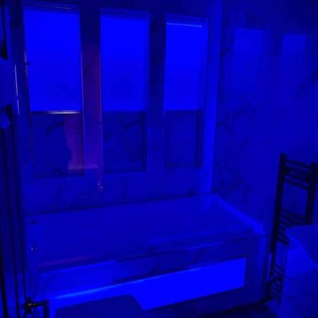 Saltrock Luxury Apartment Blackpool Bagian luar foto