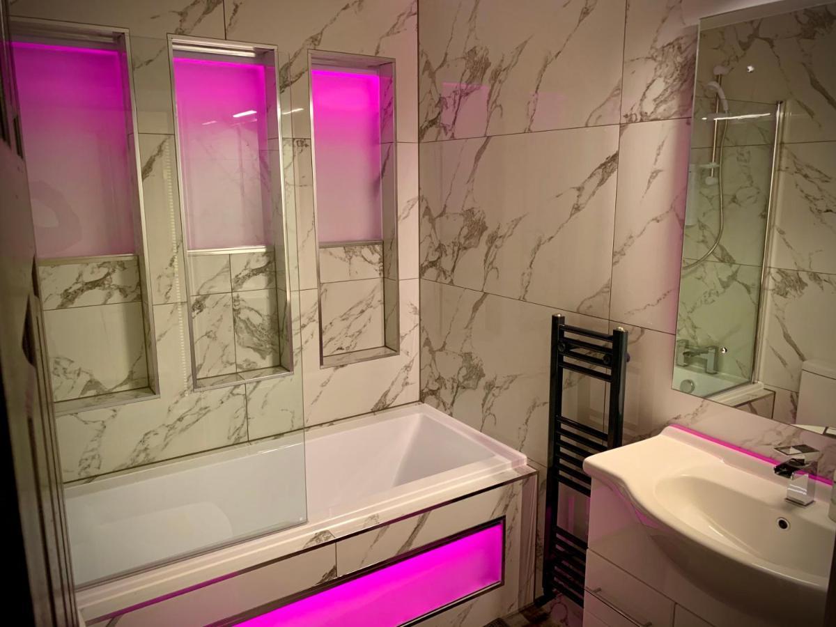 Saltrock Luxury Apartment Blackpool Bagian luar foto