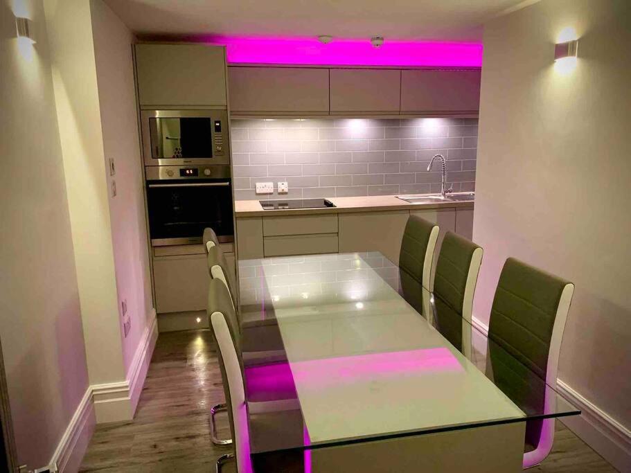 Saltrock Luxury Apartment Blackpool Bagian luar foto